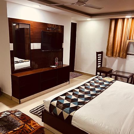 Hotel Vista Premium Tark A Family Hotel Near Igi Airport Delhi Új-Delhi Kültér fotó